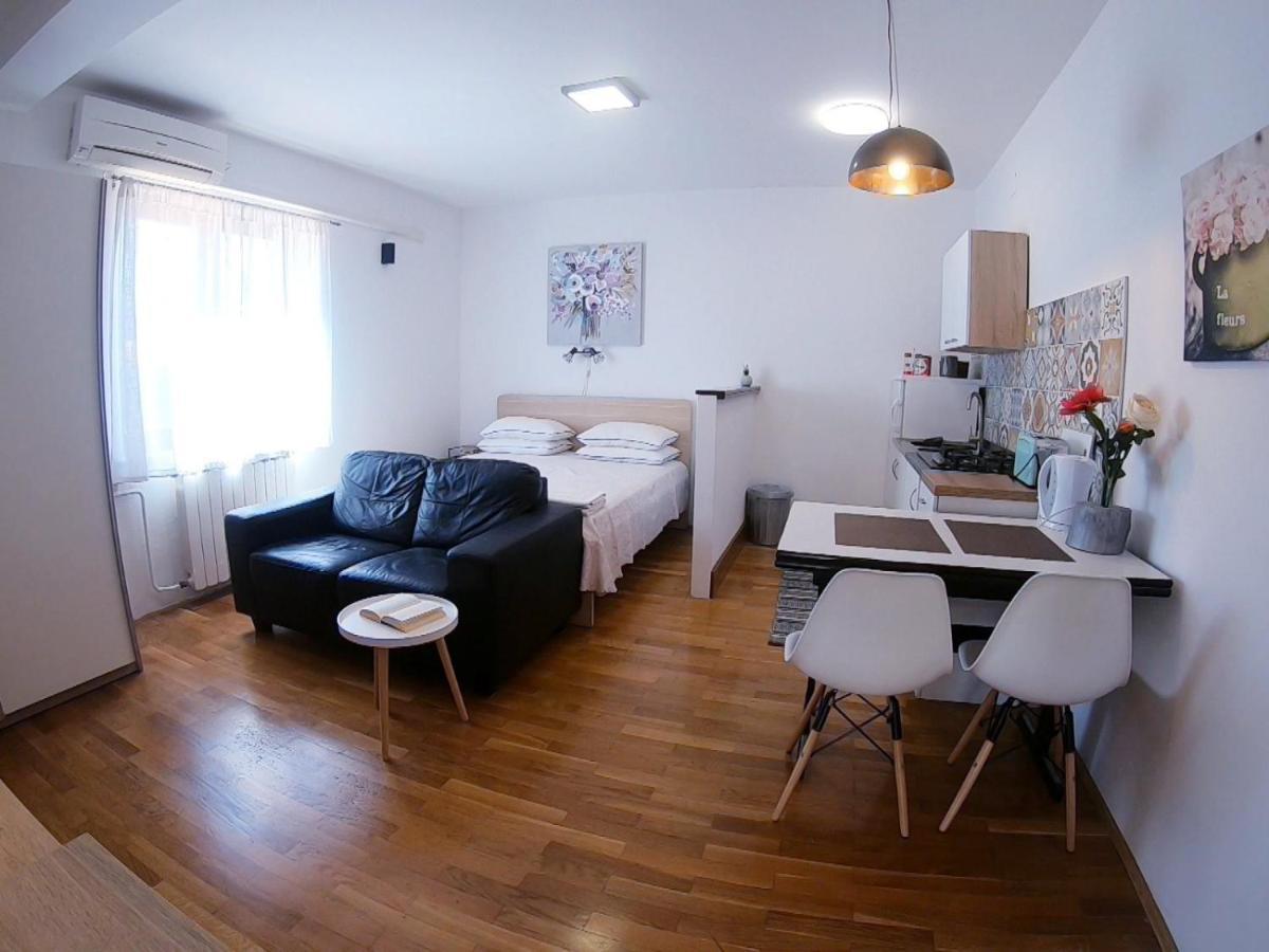 Apartments Josipa Пореч Екстериор снимка